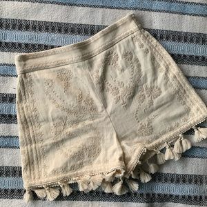 Zara small creme shorts